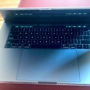 2019 MacBook Pro 16 GB RAM 512 GB SSD i9 **READ DESCRIPTION** (final pic)
